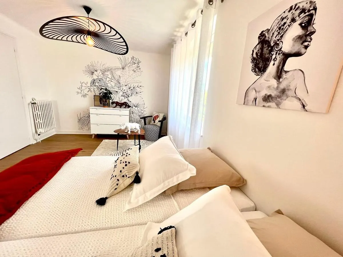 L Ame Voyageuse, Raffinee, 2-8 Personnes, 15 Min Des Plages Baye  Baye (Finistere)
