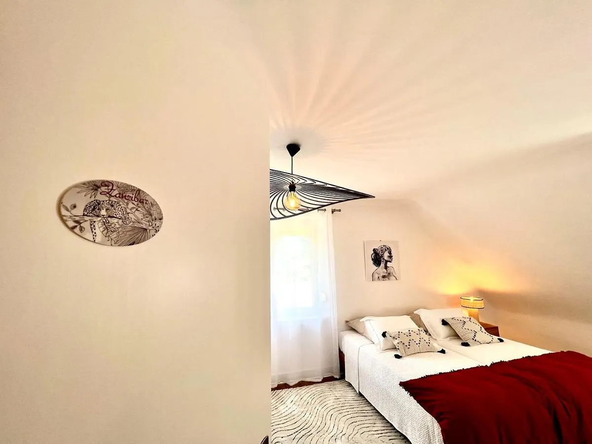 L Ame Voyageuse, Raffinee, 2-8 Personnes, 15 Min Des Plages Baye  Casa de Férias