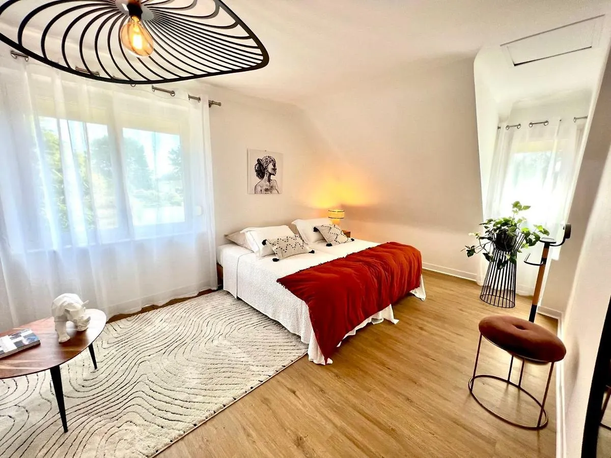 L Ame Voyageuse, Raffinee, 2-8 Personnes, 15 Min Des Plages Baye  Casa de Férias Baye (Finistere)