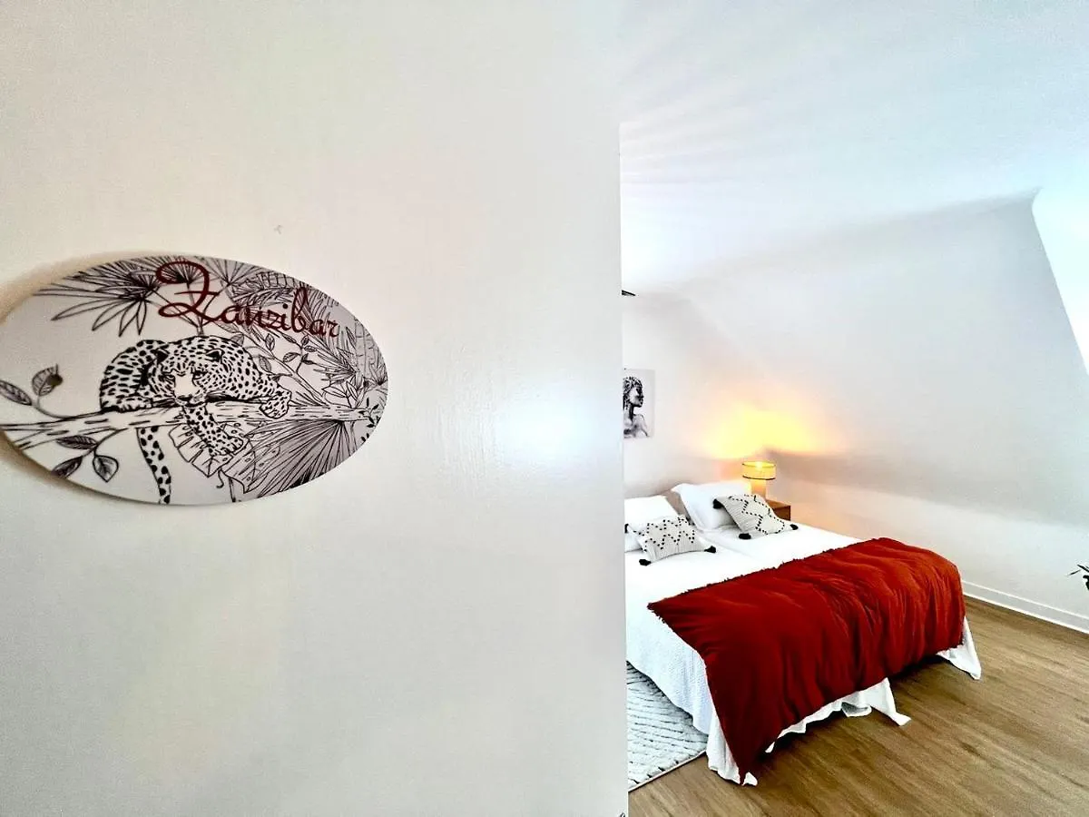 L Ame Voyageuse, Raffinee, 2-8 Personnes, 15 Min Des Plages Baye  0*, Baye (Finistere) França
