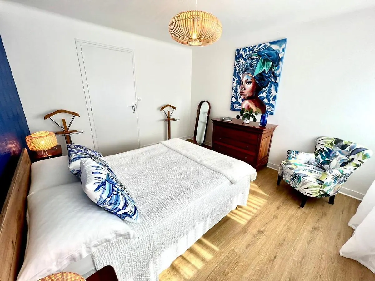 Casa de Férias L Ame Voyageuse, Raffinee, 2-8 Personnes, 15 Min Des Plages Baye