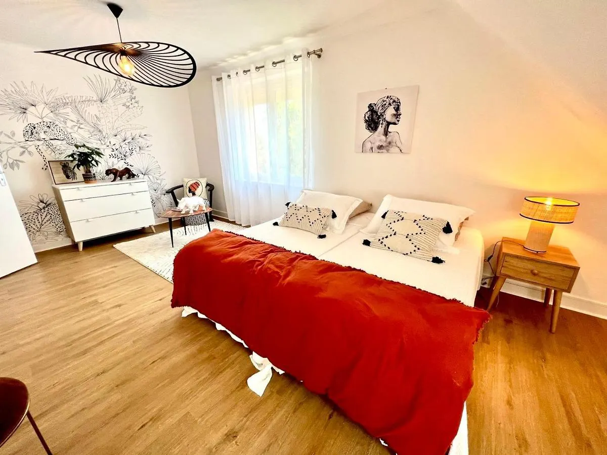 L Ame Voyageuse, Raffinee, 2-8 Personnes, 15 Min Des Plages Baye  Baye (Finistere)
