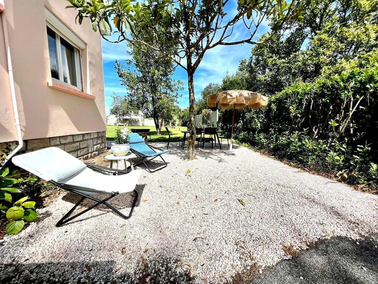 Casa de Férias L Ame Voyageuse, Raffinee, 2-8 Personnes, 15 Min Des Plages Baye
